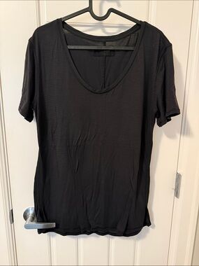 lululemon athletica Black Scoop Neck Short-Sleeve Tee